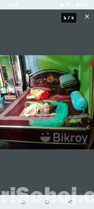 সুকেশ লোহার খাট কাঁচের টি টেবিল